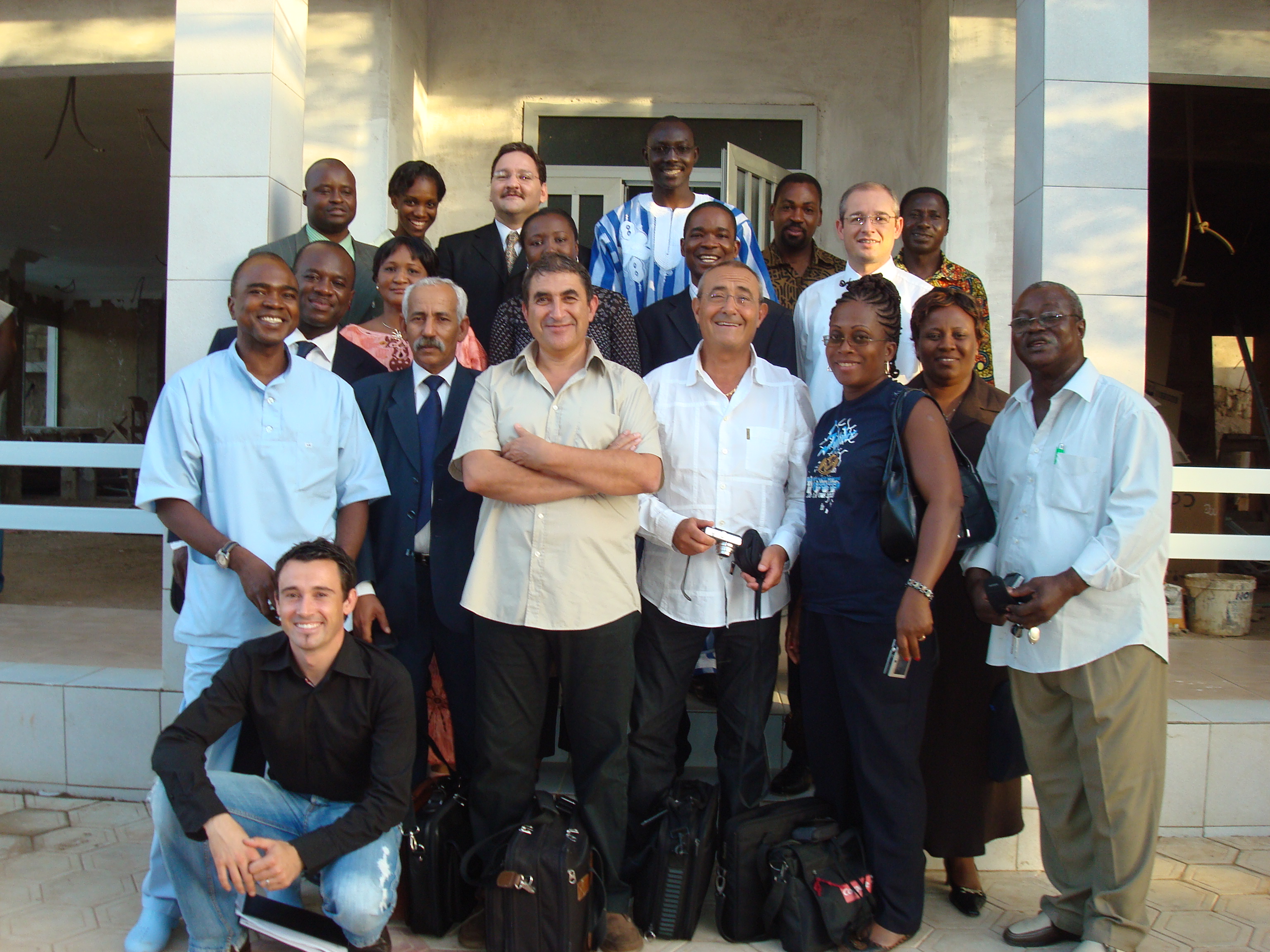 Photo de famille pour la fin d'estage en implantologie